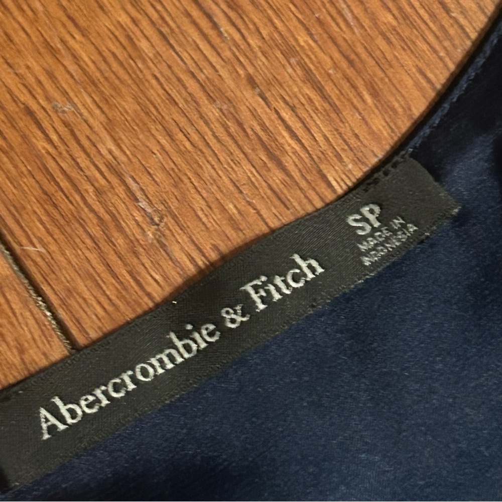 Abercrombie & Fitch Flutter Sleeve Satin Maxi Dress‎ - Picture 5 of 6